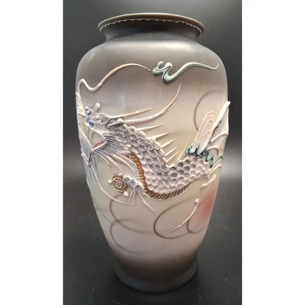 Dragon Ware Moriage Vase Color Black & White Japan